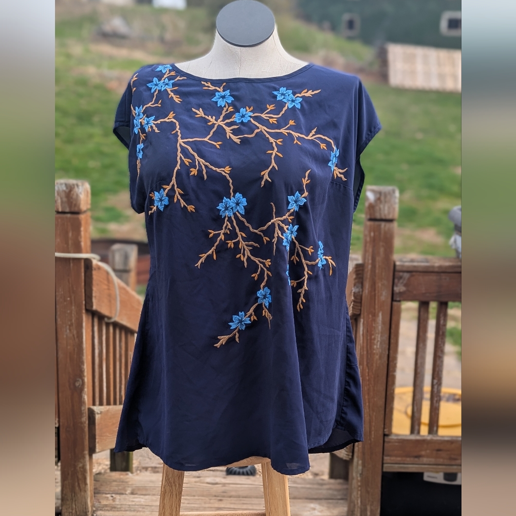 Eshakti Embroidered Navy Floral Blouse 1x/18w